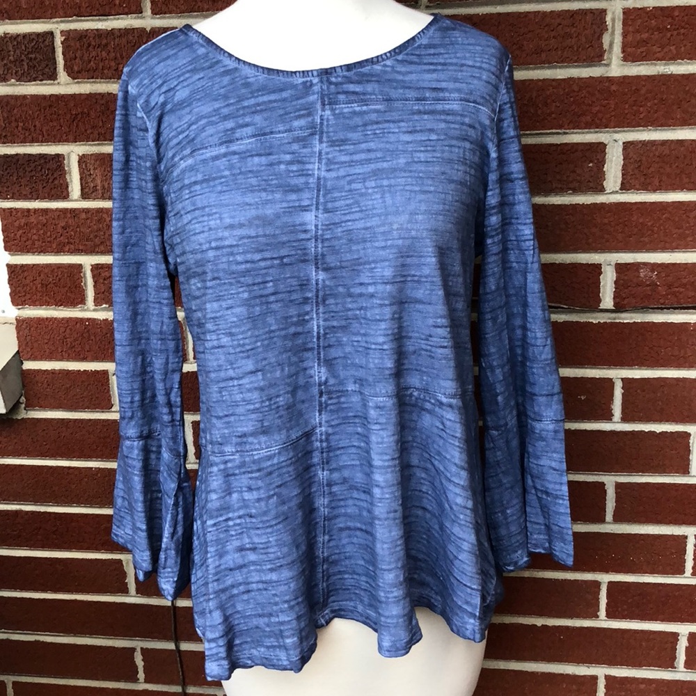 NWT Hyku Bell Sleeve Flowy Top